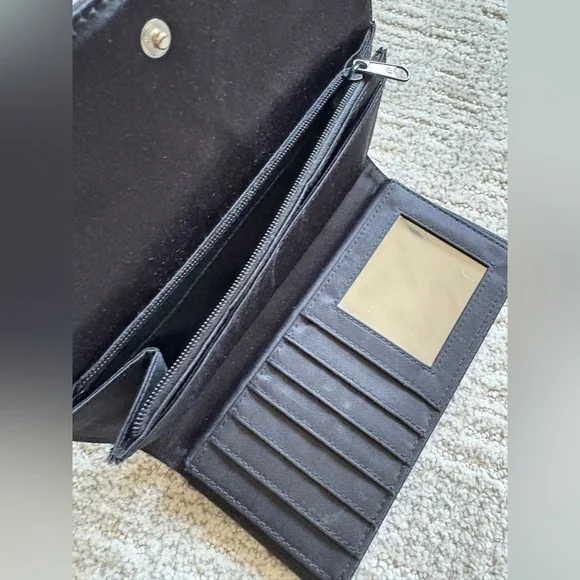 Kate Spade Wallet - Picture 4 of 6